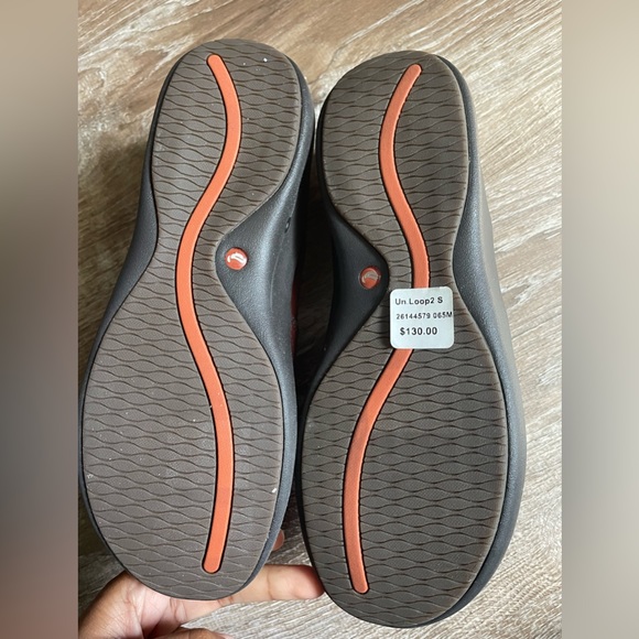 Clarks Unstructured Un.Loop 2 Step Loafer - Picture 3 of 4